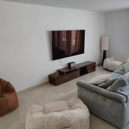 -villa With Pool In -6 To 7 Guests וילה *