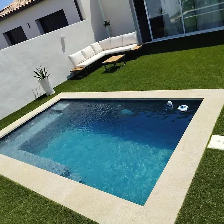 ヴィラ -villa With Pool In -6 To 7 Guests
