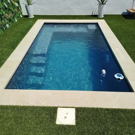 -villa With Pool In -6 To 7 Guests * Thuir