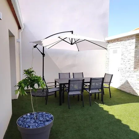 -villa With Pool In -6 To 7 Guests チュイル