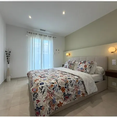 -villa With Pool In -6 To 7 Guests וילה *