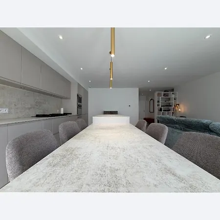 -villa With Pool In -6 To 7 Guests טוייר