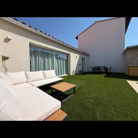-villa With Pool In -6 To 7 Guests * Thuir