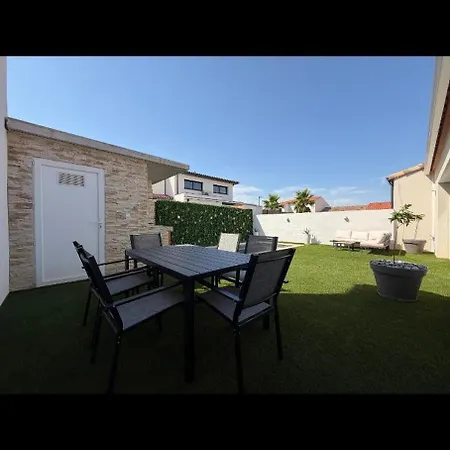 -villa With Pool In -6 To 7 Guests טוייר